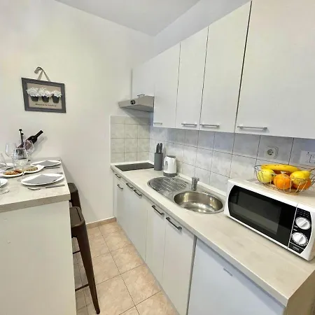 Selina Apartment *