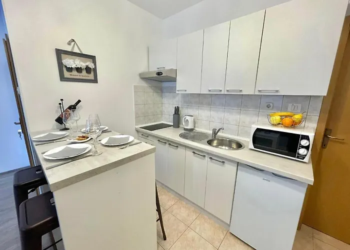 Selina Apartament *